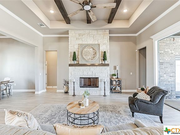 4th image of 402 Willow Dr