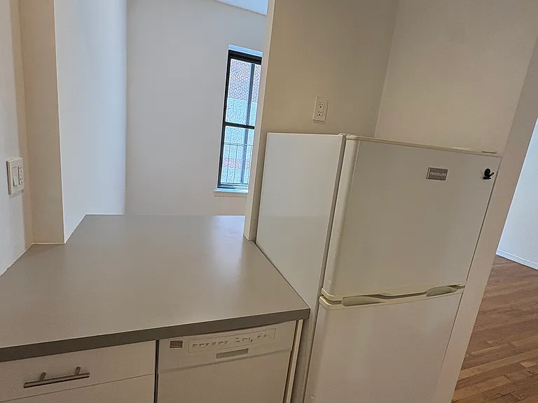 124 E 85th St #5R — Photo 6