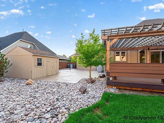 5th image of 7512 Robin Dr
