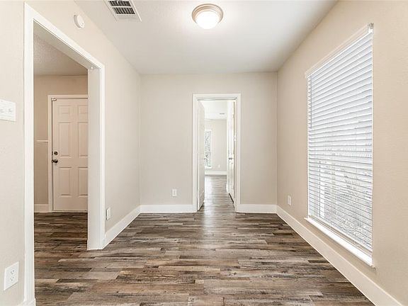 5th image of 4915 Bartlett Ave