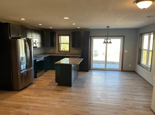 1263 Pinewood Trl #B, New Richmond, WI 54017