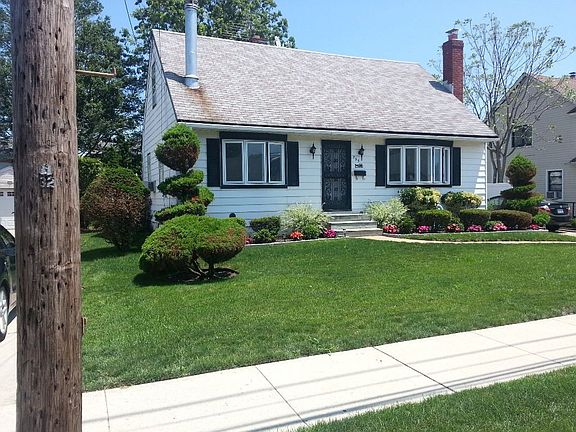 2nd image of 293 Roosevelt Ave
