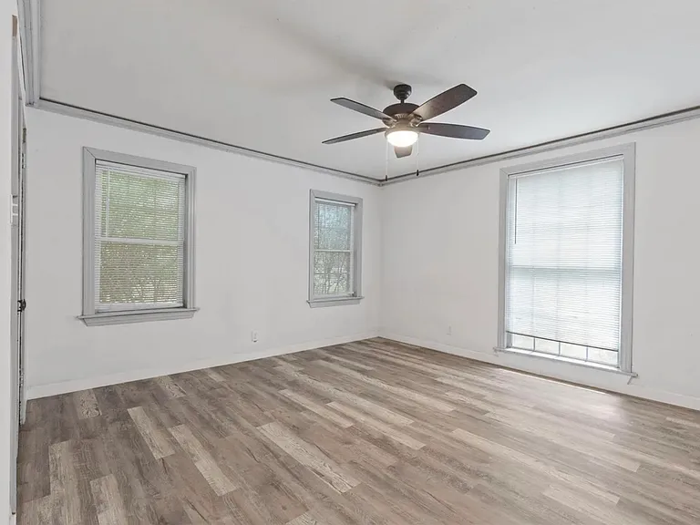 1221 N Neblett St — Photo 1