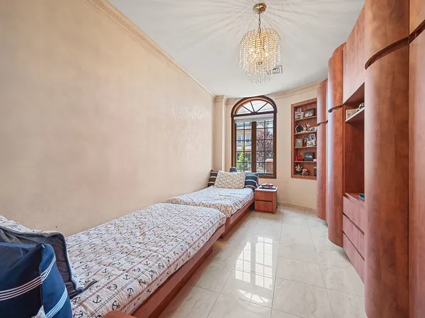 7325 14th Avenue image 9 of 52