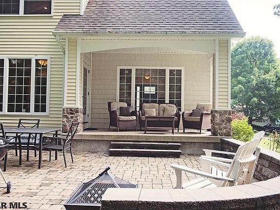 4th image of 576 Melissa Ln