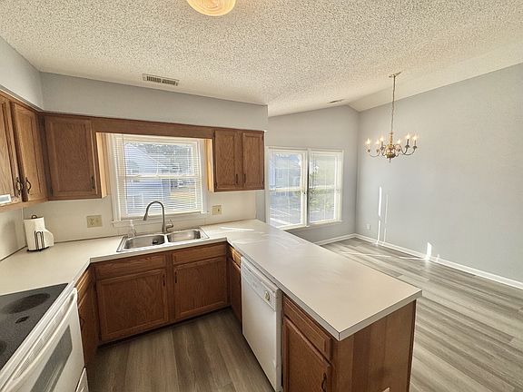 5th image of 114 D W Victoria Ct #D