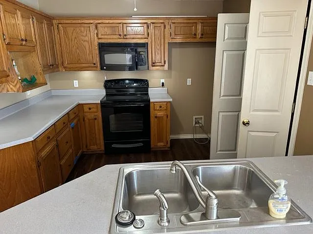 843 FM 2560 — Photo 8