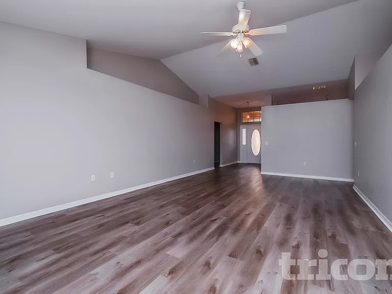 8 Matricaria Ct — Photo 3