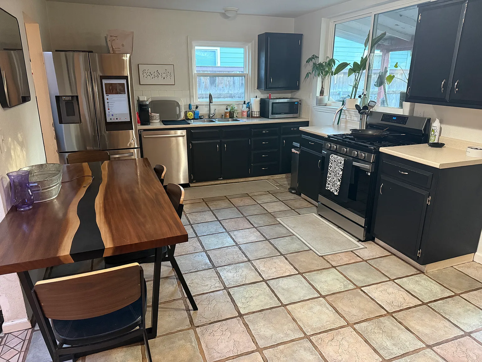 4 bed, 2000 sqft, $1,500 — Photo 1