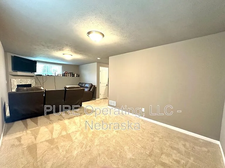 7605 N 92nd Ave — Photo 28