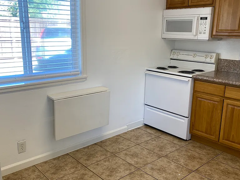1730 Jefferson Blvd — Photo 4