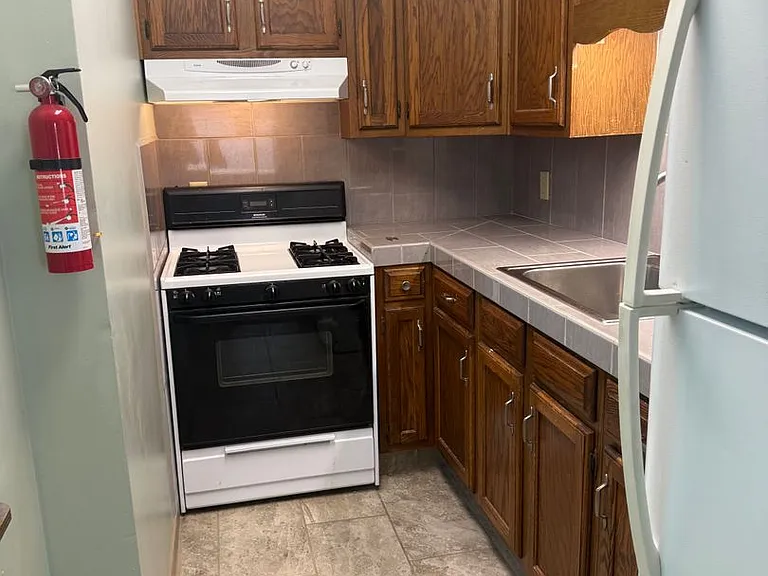 240 Carrington St — Photo 3