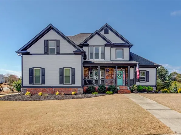 1005 Silver Thorne Dr, Loganville, GA 30052