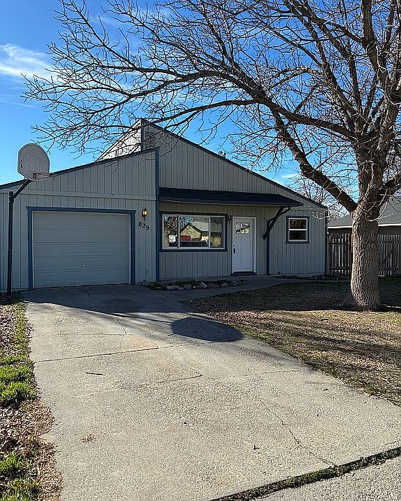 1st image of 829 20th Ave E