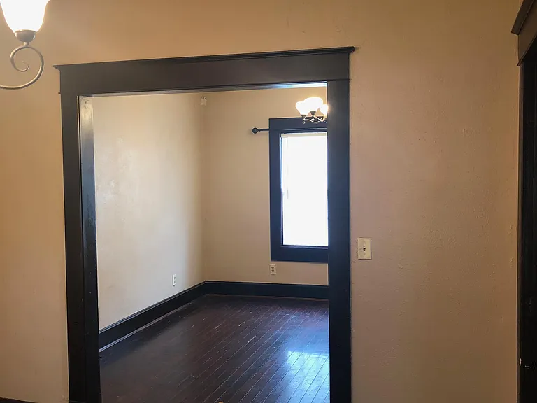 1820 Clarendon Ave — Photo 35