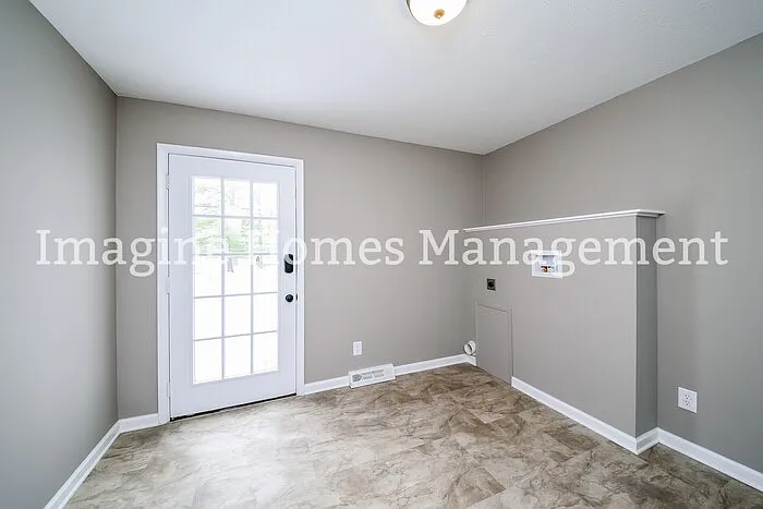 6645 Forest Glen Ave — Photo 8