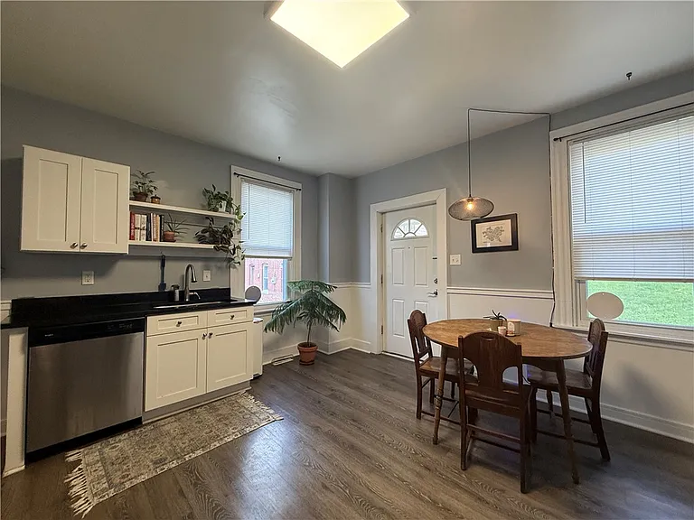 907 Spring Way — Photo 7