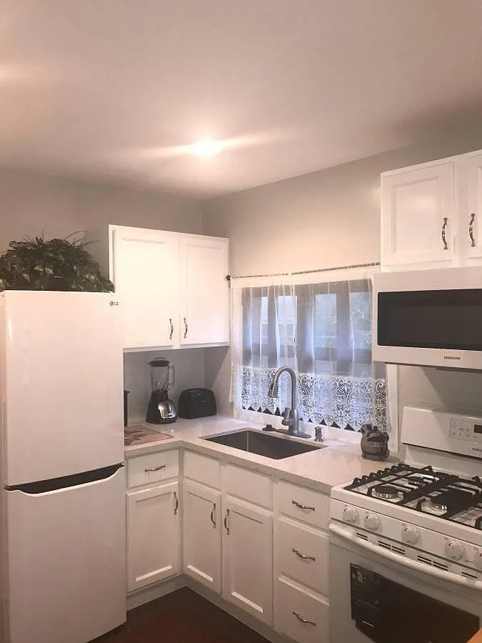 1431 Oak Street — Photo 2
