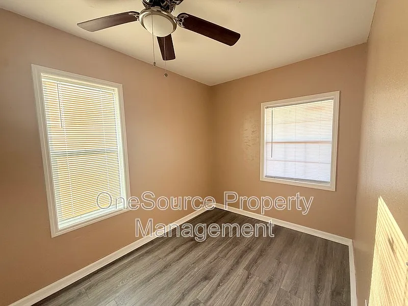 2 bed, 1.0 bath, 1418 sqft, $925 — Photo 4