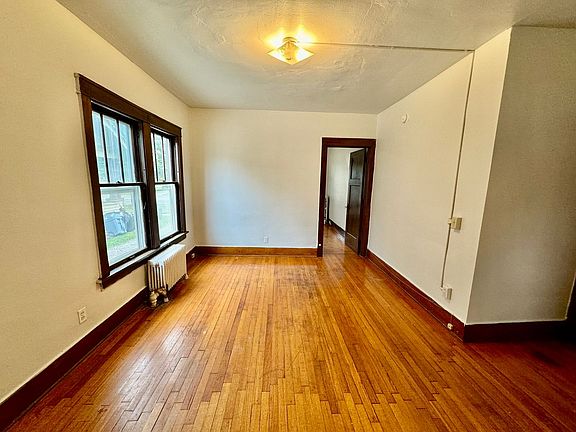 2nd image of 921 W Cross St APT 3
