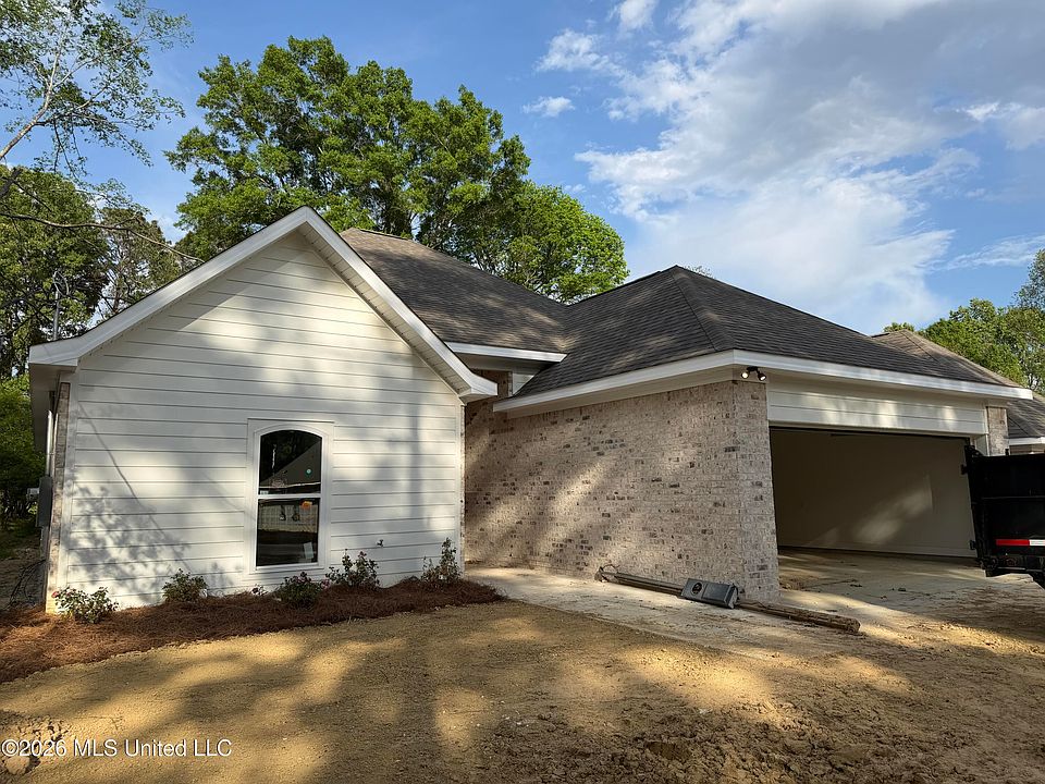 1st image of 198 Lake Harbor Rd