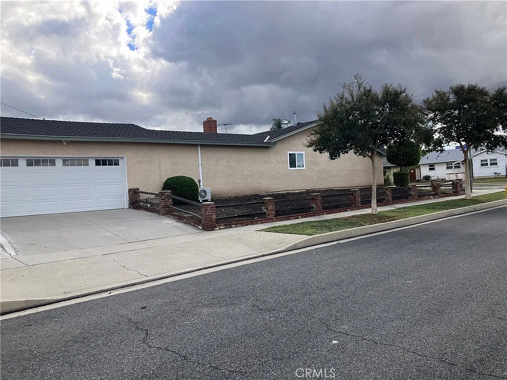 3 bed, 1065 sqft, $2,800 — Photo 3