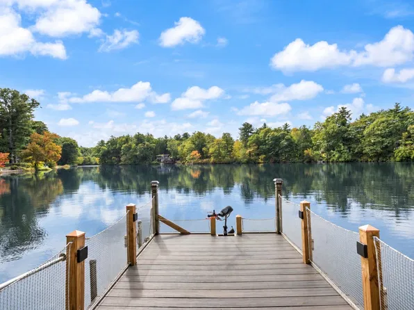 8 Fountain Spring Ln, Johnston, RI 02919