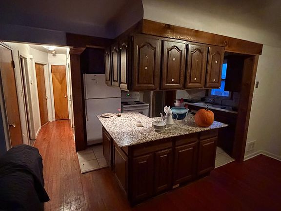 4th image of 1741 Moran Ave