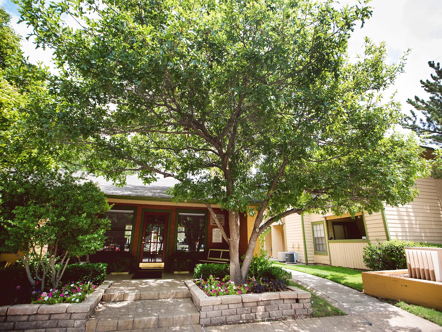 Red Oak Ranch — Photo 1