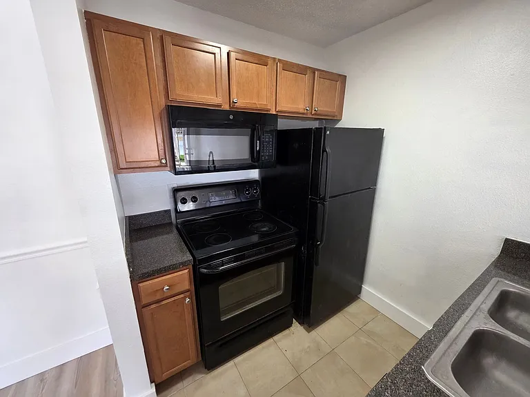 220 Lake Parsons Grn #105 — Photo 7