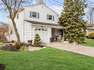 1 Augusta Ct, Edison, NJ 08820