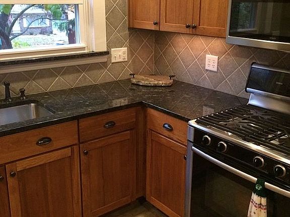 4th image of 2186 Leonard St NE