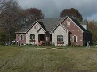 332 Edwards Cv, Greenfield, IN 46140