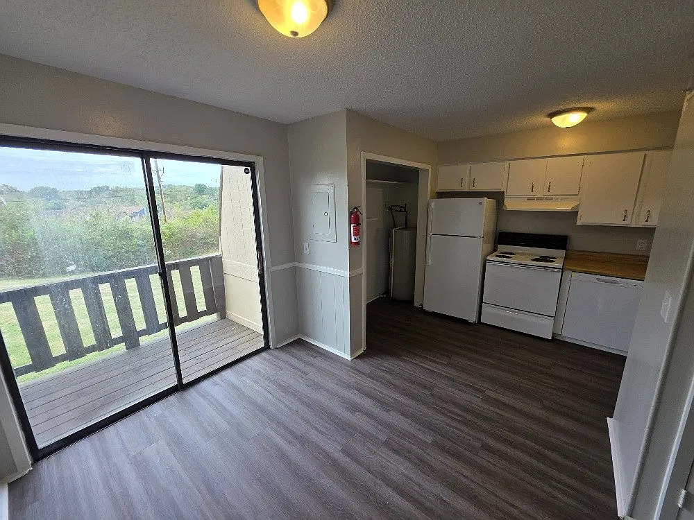 2 bed, 1.5 bath, 992 sqft, $1,150 — Photo 3
