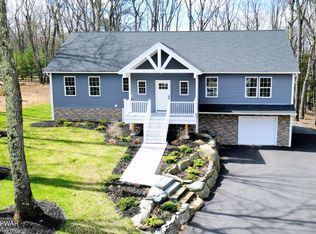 130 Rodeo Dr, Hawley, PA