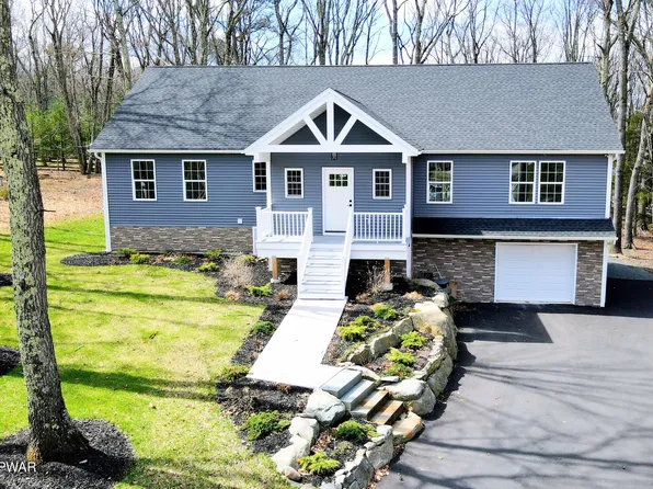 130 Rodeo Dr, Hawley, PA 18428