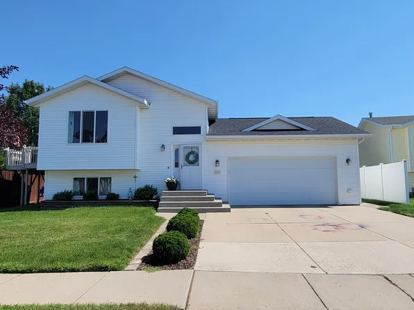 3004 Plainview Dr SE, Mandan, ND 58554