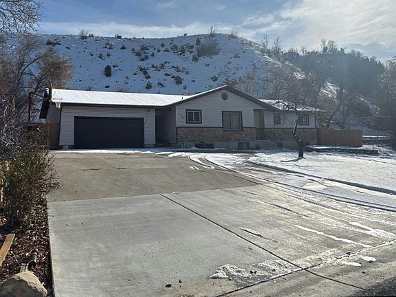 3rd image of 1410 Sumac Dr