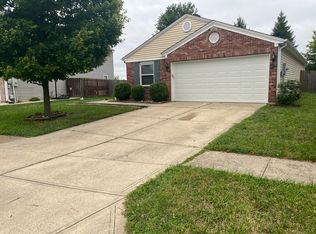 916 Bentgrass Dr, Greenwood, IN 46143