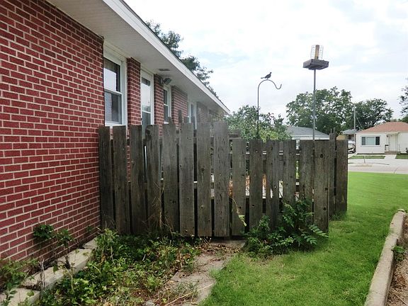 4th image of 2401 Canal Blvd