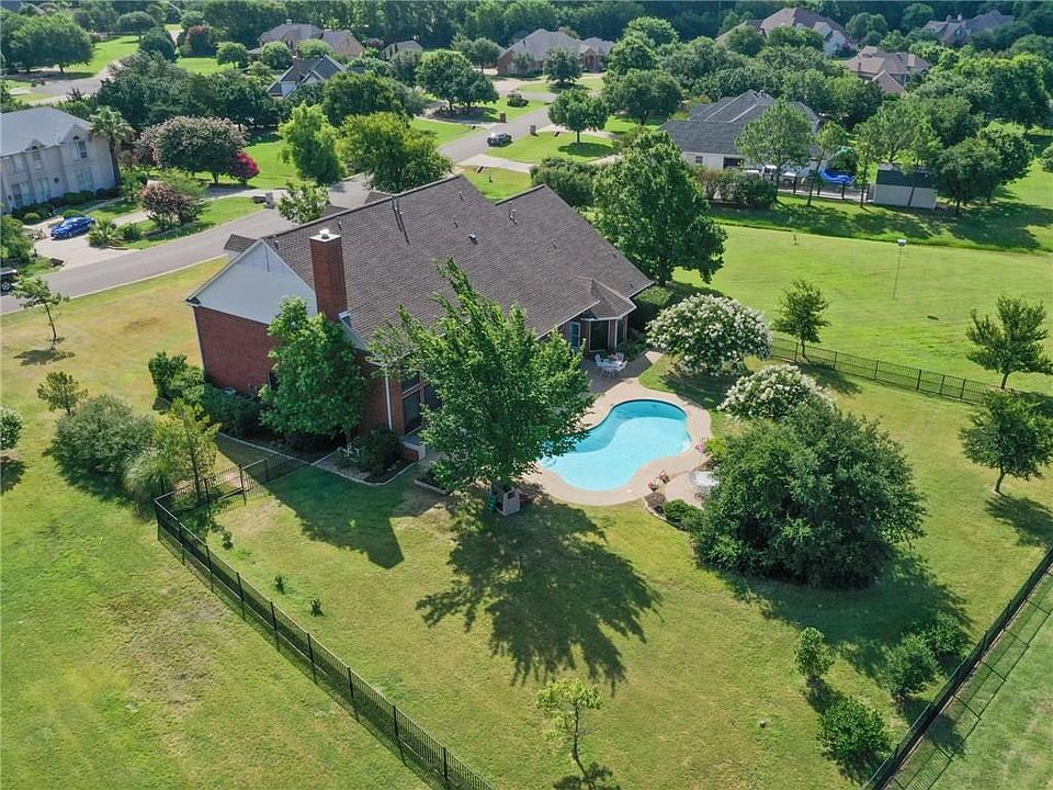 1st image of 135 Lake Trail Dr