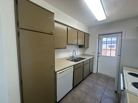 3rd image of 2266 W Ella St APT 104