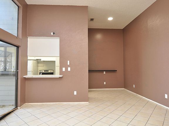 5th image of 602 Bellaire Dr APT B