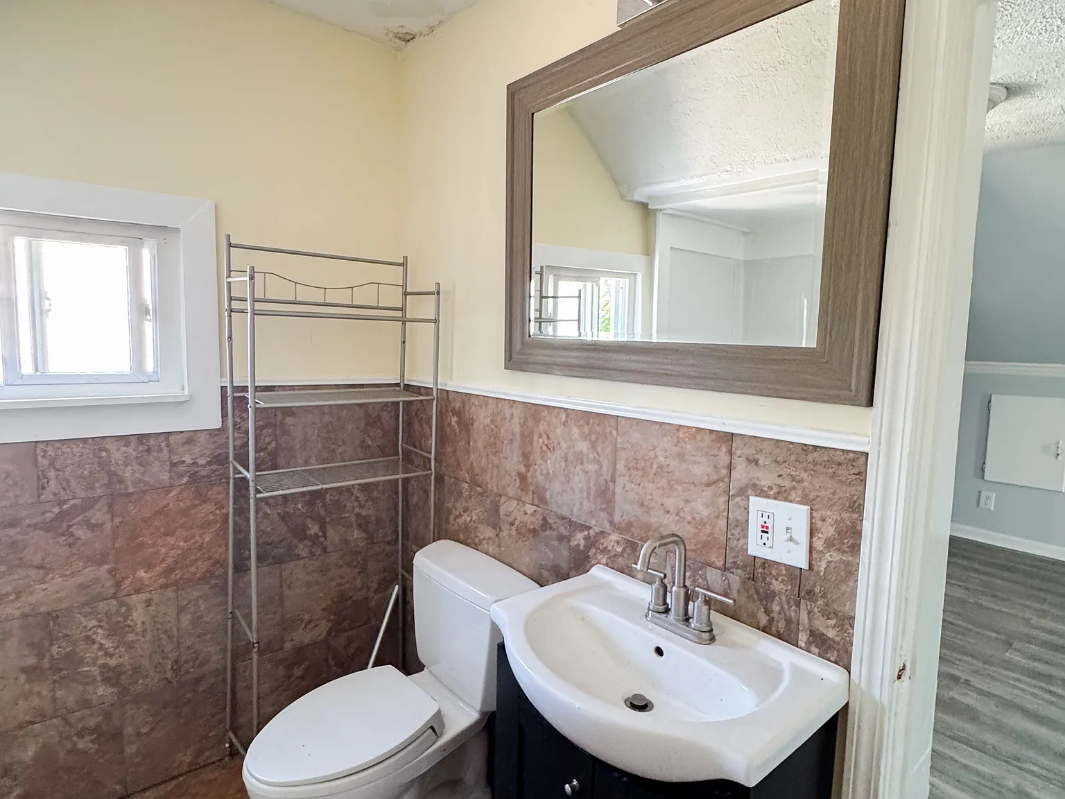 3153 W 106th Street — Photo 4