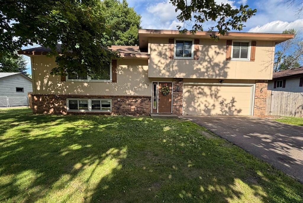 7356 Douglas Dr N, Brooklyn Park, MN - View 2