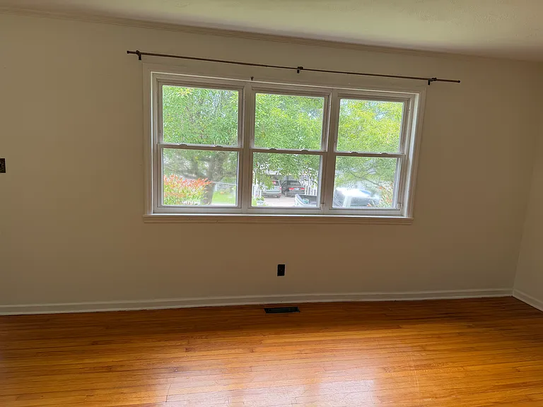 805 Brown Ave — Photo 4