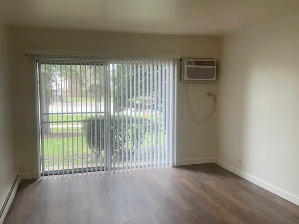 4629 Yackley Ave APT 4, Lisle, IL 60532