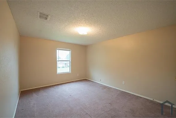 750 Lowe Dr — Photo 11