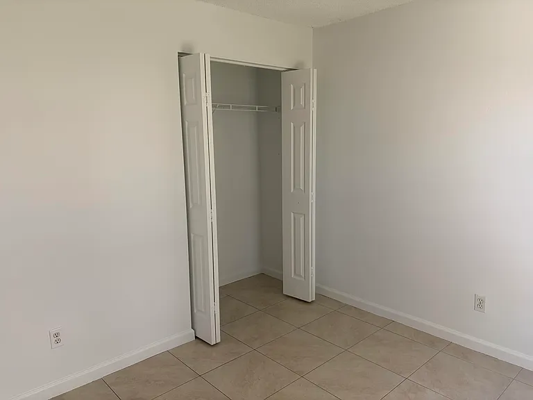 1682 SW Glacador Ave — Photo 11