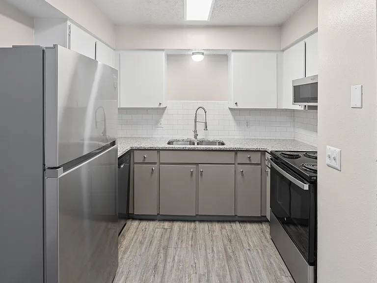 Yukon Heights Apartments — Photo 17